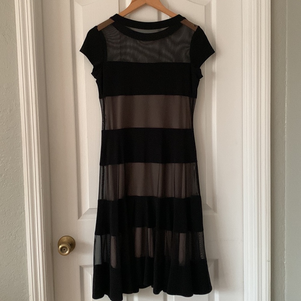Black Dress. Size 6 - Picture 4 of 5